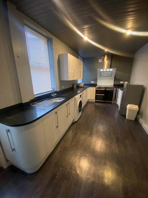 Spacious, Cosy 3 Bedroom House In Preston. เพรสตัน ภายนอก รูปภาพ