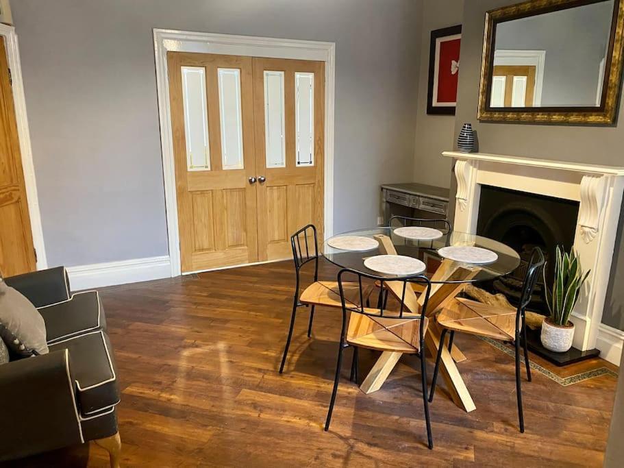 Spacious, Cosy 3 Bedroom House In Preston. เพรสตัน ภายนอก รูปภาพ