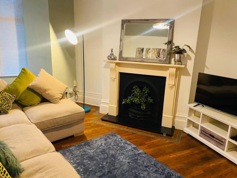 Spacious, Cosy 3 Bedroom House In Preston. เพรสตัน ภายนอก รูปภาพ